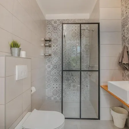 House Tonica With Pool Holiday home *