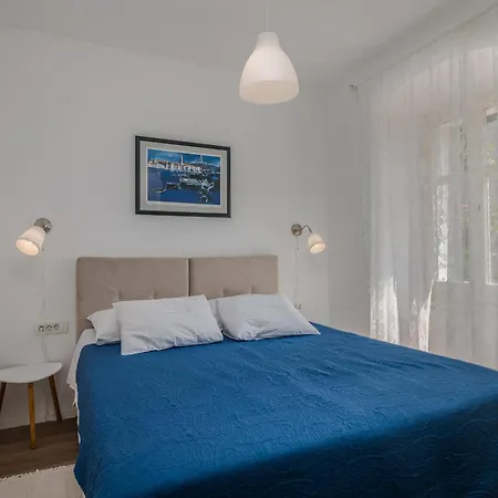 House Tonica With Pool Holiday home