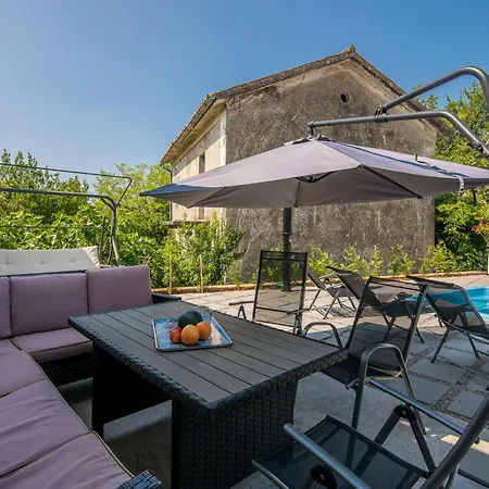 House Tonica With Pool Holiday home *